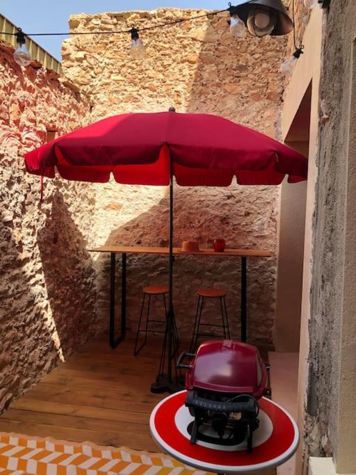 Chez Voltaire Maison Typique Et Son Patio Au Coeur De Thuir Εξωτερικό φωτογραφία